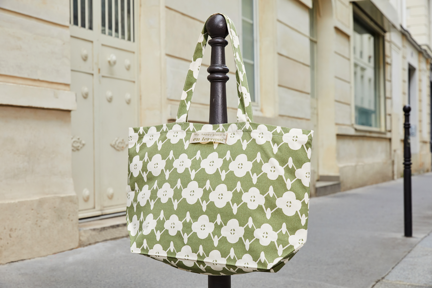 Tote bag