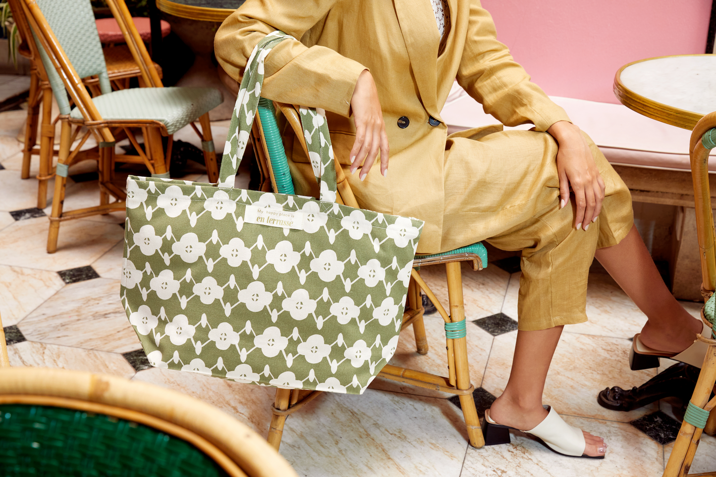 Tote bag
